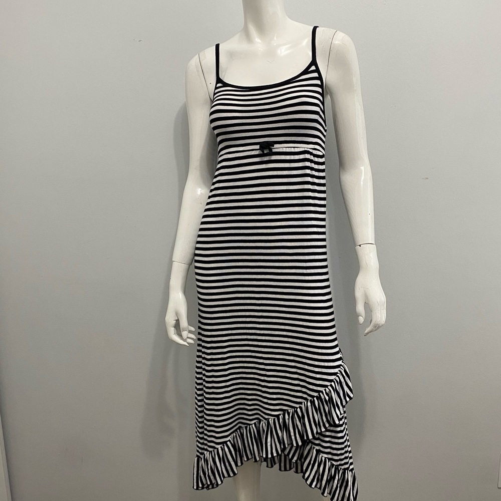 Black And White RUUM Dress Size 12 youth.   (B)